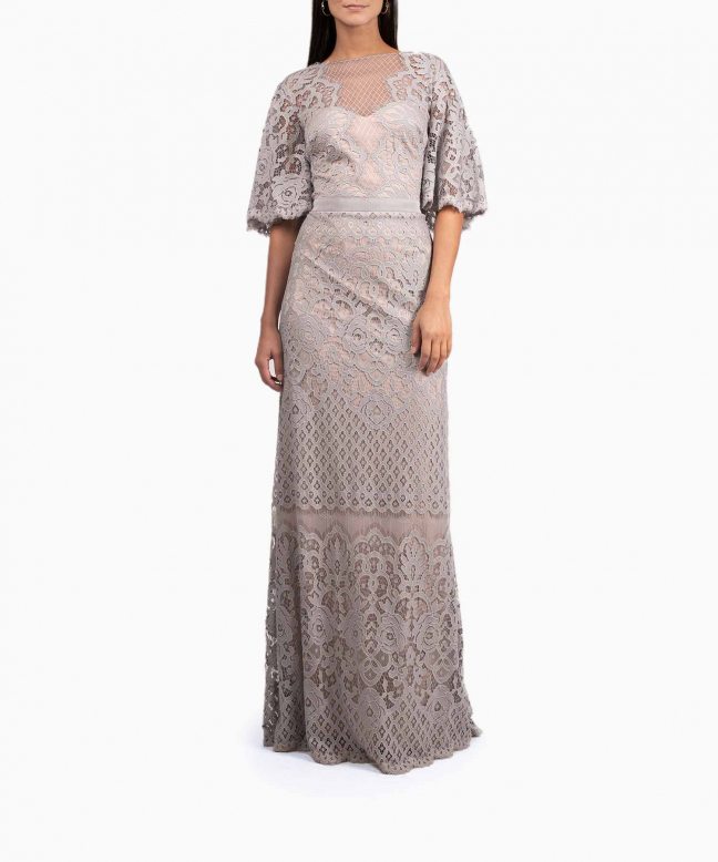 Location robe dentelle TADASHI SHOJI. Le créateur japonais signe une robe longue d'inspiration estivale grâce à sa couleur douce. 2